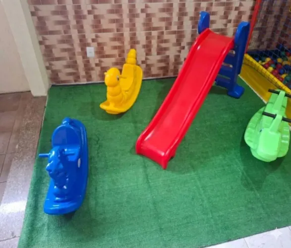 ESCORREGADOR INFANTIL COM GANGORRAS R$600 REAIS
