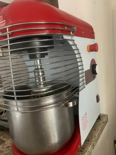 vendo batedeira braesi 12 kg 