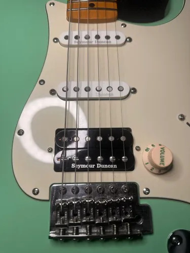 GUITARRA FENDER MIM