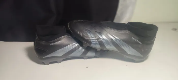 Chuteira Adidas Predator Campo ? Preto/Azul ? Semi Nova