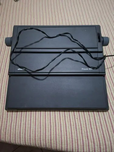 Maquina de escrever Olivetti Praxis 201 - II