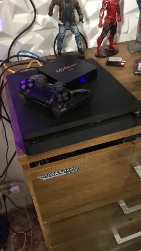 Ps4 slim com HD de 1 terá