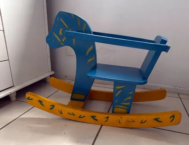Cavalinho de Balanço - Infantil em Madeira com Apoio de Braço