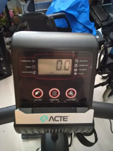 Bicicleta Ergométrica Horizontal Modelo Acte E 26