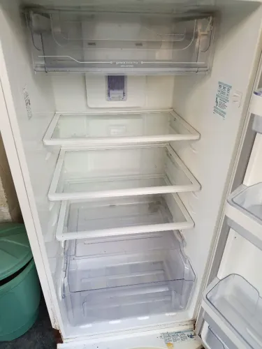 Vendo uma geladeira usada 