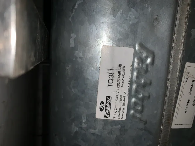 TAMQUE DE CAMINHÃO MB 608 DE 120 LITROS.