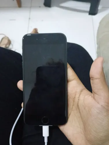 Vendo iPhone se 2020 travado na tela preta