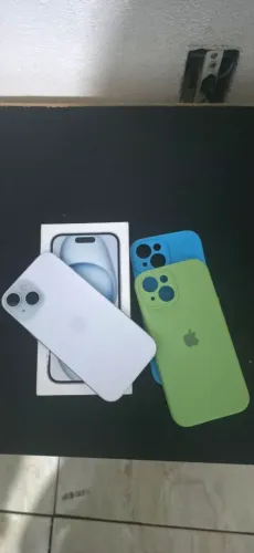 Estou vendendo um iPhone 15 blue de 128gb  com 98% de bateria