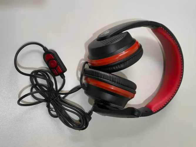 Fone de ouvido com microfone gamer USB gt vermelho 