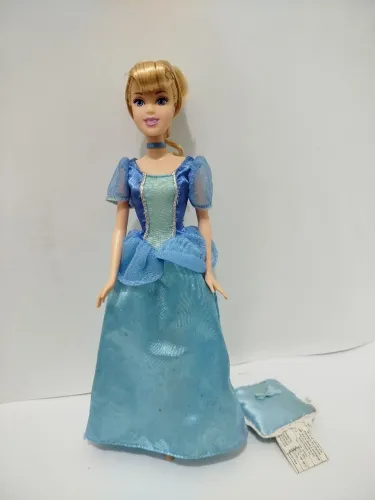 Boneca Cinderela Disney (ver descrição do anúncio)