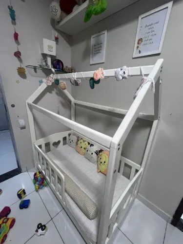 Cama Montessoriana Casinha em Madeira