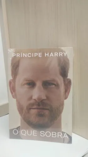 Livro príncipe Harry - "O que sobra"