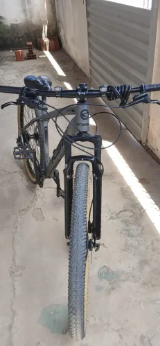 Bike aro 29,quadro 17 e freio hidráulico. 6 meses de uso. Do meu próprio uso.
