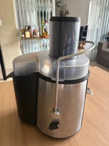 : Centrífuga para sucos de frutas e vegetais em aço inox.