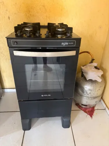 Máquina de lavar , sofá fogão. E ar-condicionado