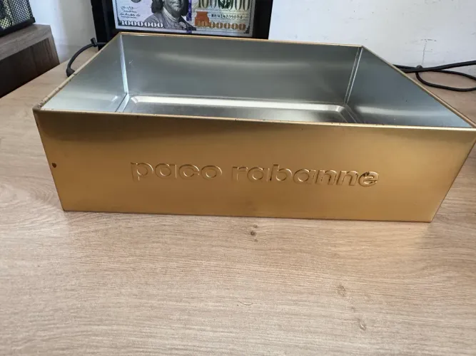 caixa de metal paco rabanne dourada