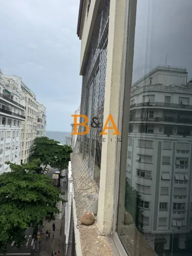 Apartamento com Vista Lateral para o Mar, Vaga na Escritura e Planta Original de 3 Quartos
