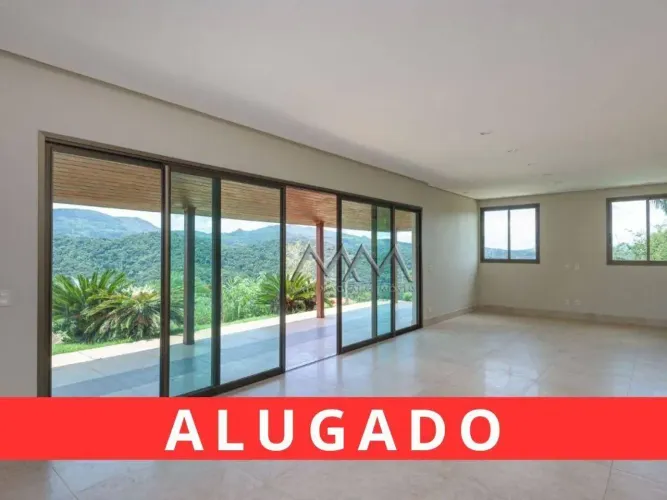 Casa para Locação no Condomínio Ouro Velho Mansões | 350 m² - 3 suítes.