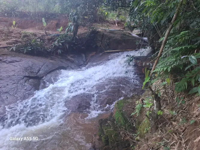 Cachoeira pedra quente