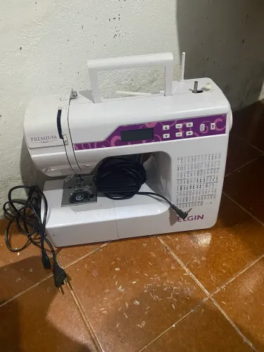 Vendo máquina de costura