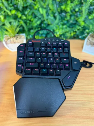 eclado Mecânico Gamer Redragon DITI, P/ Uma Mão, RGB, Switch Outemu Blue - K585  