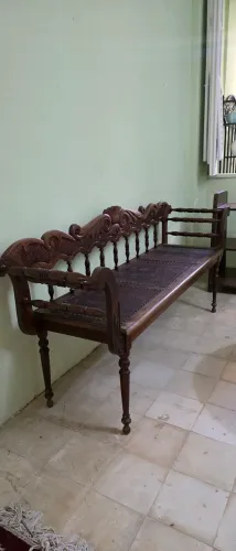 Móveis antigos,  canapé antigo assento em couro