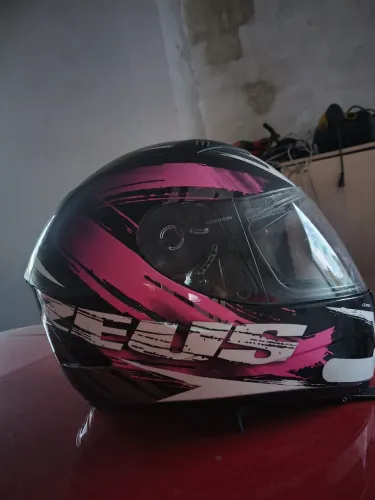 Vendo capacete feminino