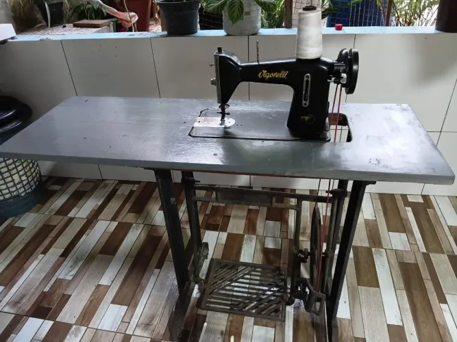 Máquina de costura antiga Vigorelli