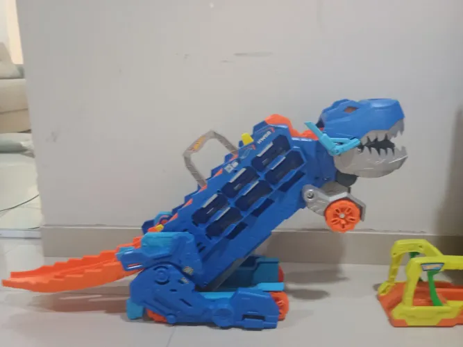 Caminhão transportador T-rex Hotwheels