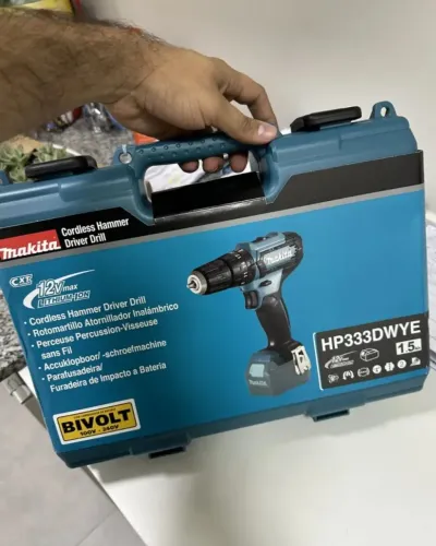 Parafusadeira Makita 12v NOVA com maleta e carregador rápido