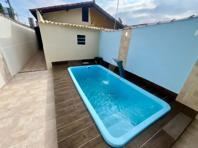 CASA COM PISCINA, 2dorms, sendo 1 suíte, 3 vagas, lado praia, na Aviação - Praia Grande - 