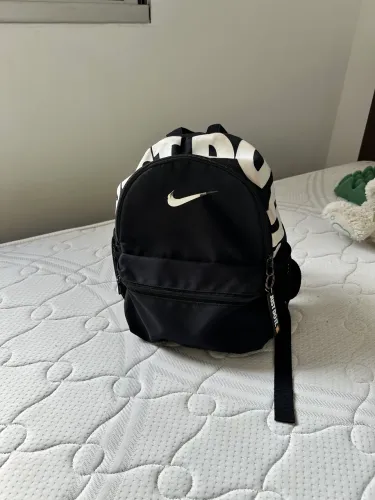 Vendo mochila pequena Nike
