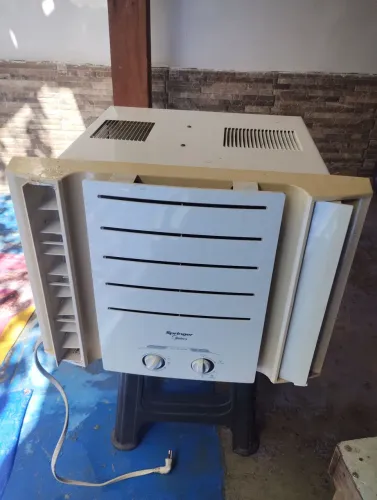 Ar condicionado janela 1000 BTUs 127v