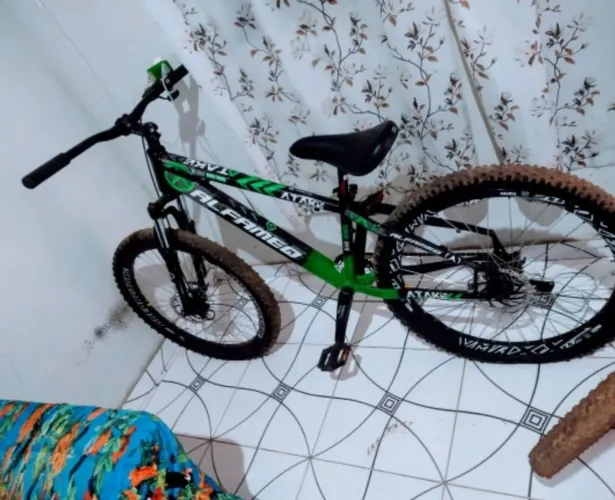 Bicicleta aro 26 conservada semi nova