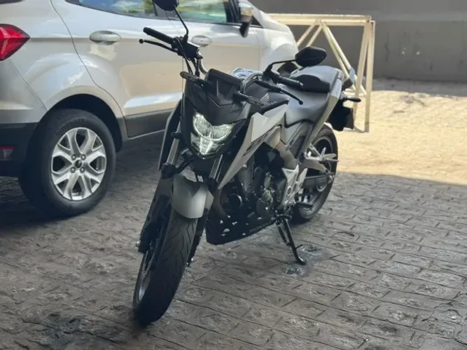 HONDA CB 300F TWISTER 2026 (APENAS 2 MIL KM) I 81 99638.0070 (CAIO)