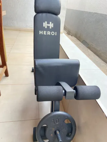 Banco de musculação heroi