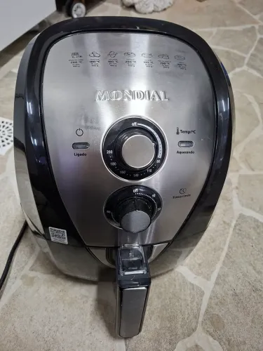 Air Fryer Mondial Family Inox Black 4L AFN-40-BI - 127V - Praticamente Nova