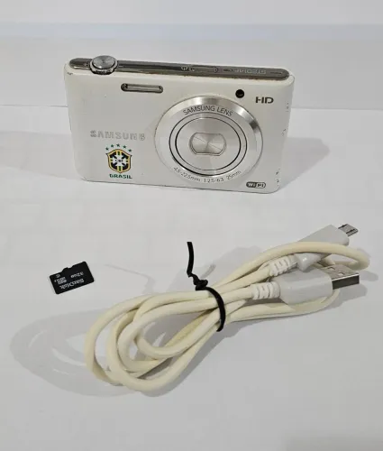 Câmera Digital Samsung ST2014F Wi-Fi Branca + Cartão 32GB e Cabo