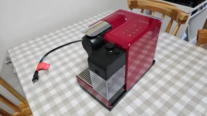 Nespresso Lattissima Touch (Glam Red)