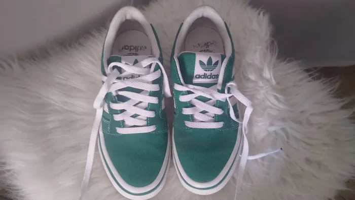 Tênis Adidas verde 34