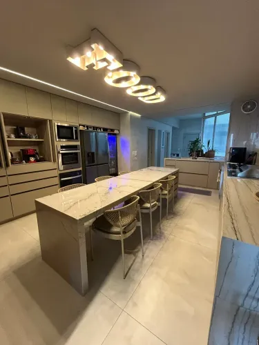 Frontal Mar em Copacabana | 240m² | 3 Suítes | Reformado e Automatizado