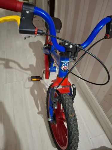 Bicicleta infantil Capitão América, doação