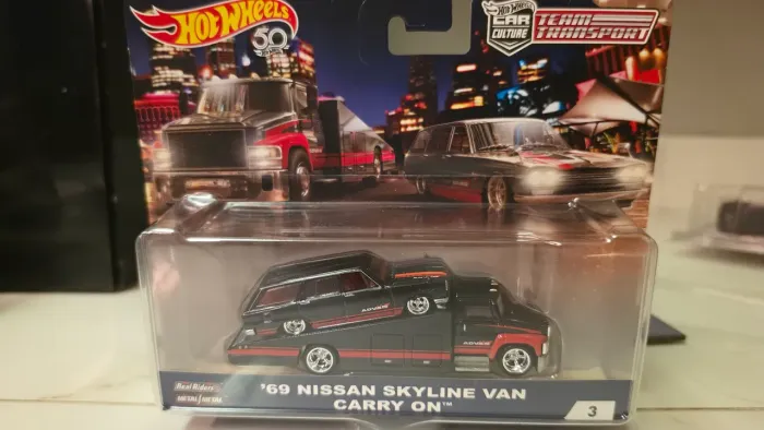 Hot wheels team transportes Skyline Advan