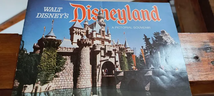 Livreto de 1972' das atrações da Disney World