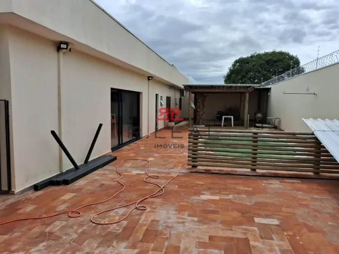 Chácara com 300 m² e 2 quartos em Vale do Igapó IV, Agudos - SP