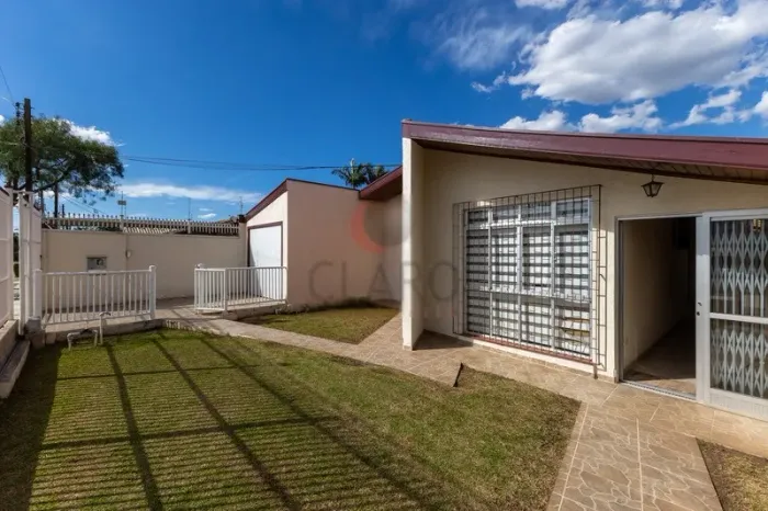 CASA TÉRREA ENSOLARADA IMPECÁVEL NO BOQUEIRÃO | 3 DORMITÓRIOS | 4 VAGAS