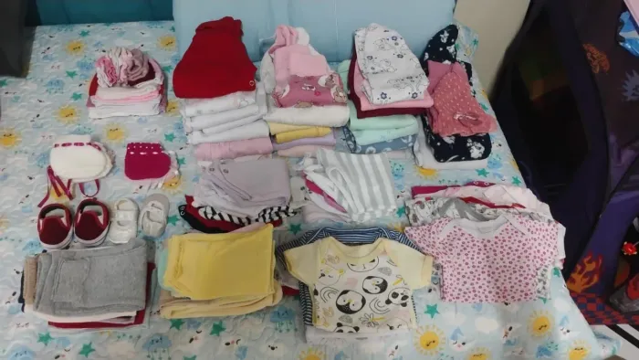 Vendo roupinhas de bebê menina