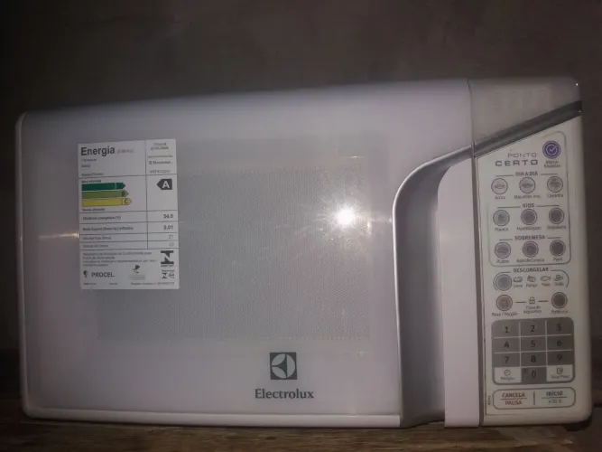 Microondas da Electrolux."NO PLASTICO"31 L"C/display azul