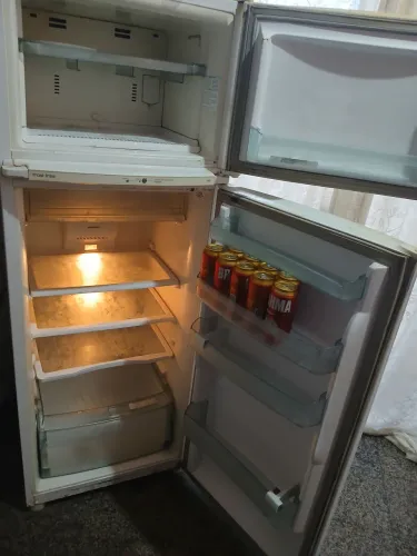 Vendo uma geladeira em Nilópolis por apenas r$ 700 DDD 21 9 60 149938