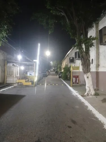 vendo casa em Iraja com duas vagas garagem e piscina,condomínio barato.